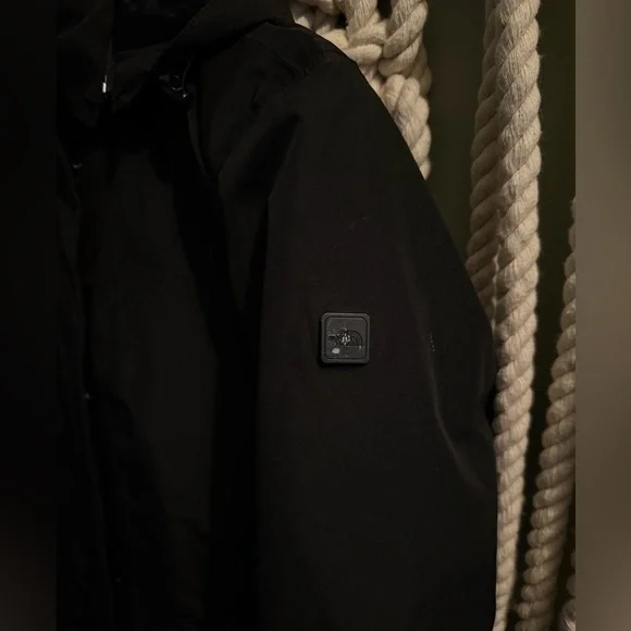 North Face Coat - size M - parka length shell with detachable puffer lining - Picture 6 of 7